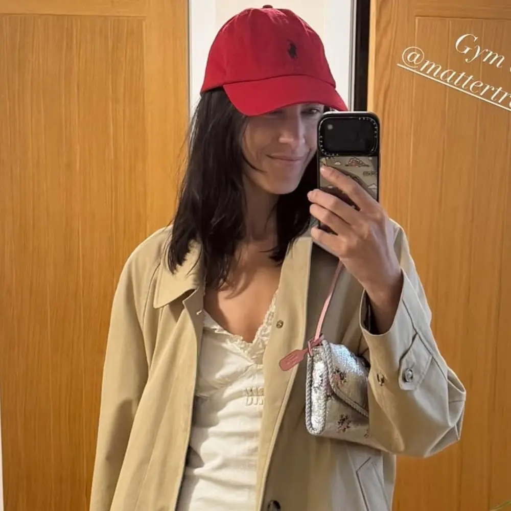 24 Degrees and Raining? Alexa Chung’s Early Autumn Outfit Formula That Always Works