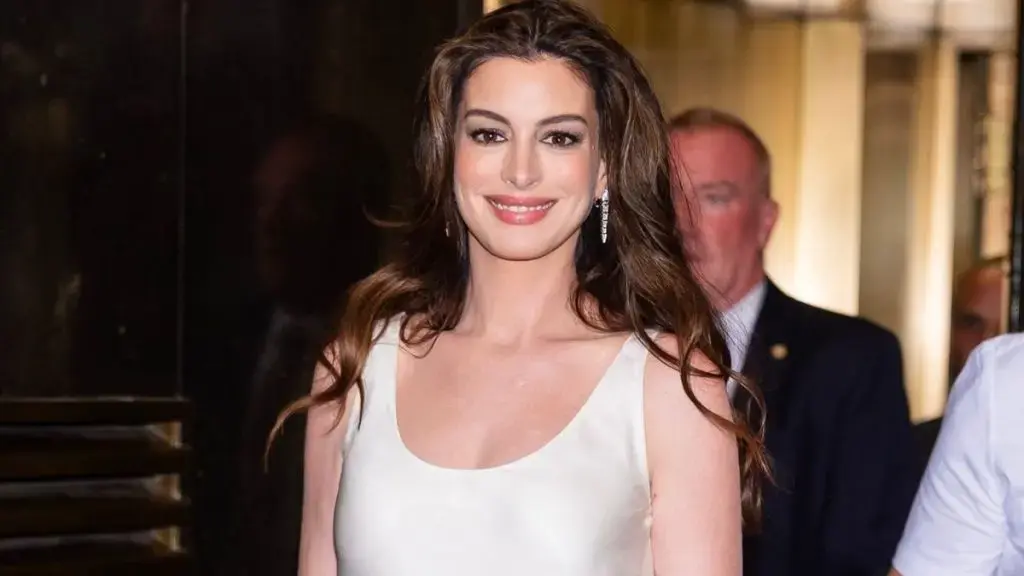 Anne Hathaway Dazzles in Custom GapStudio Ensemble