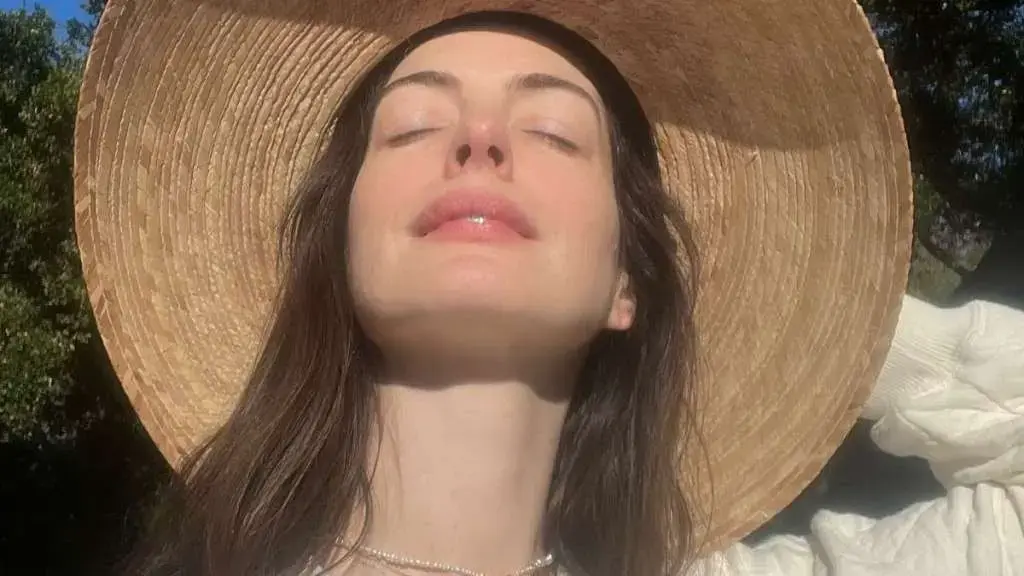 Anne Hathaway’s Near‑Naked Dress Sparks Emotion on “The View”