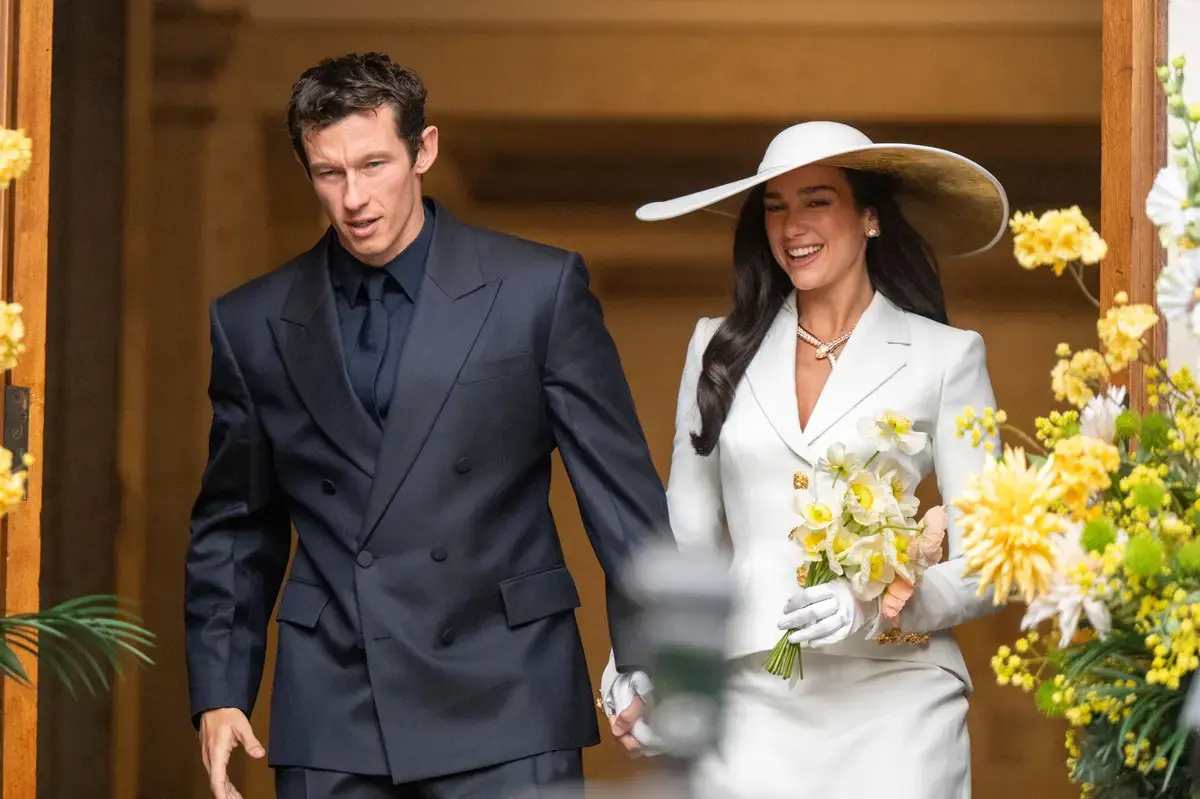 Courthouse Wedding Style Inspires Couples