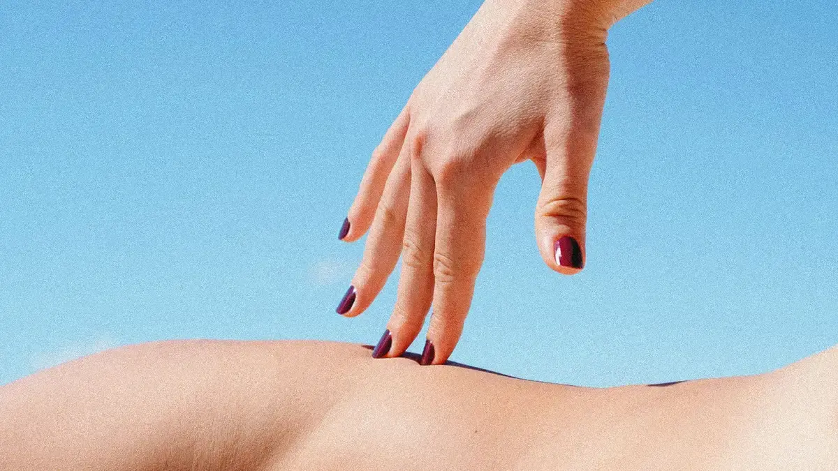 Dark Nail Polish: A Summer Trend?