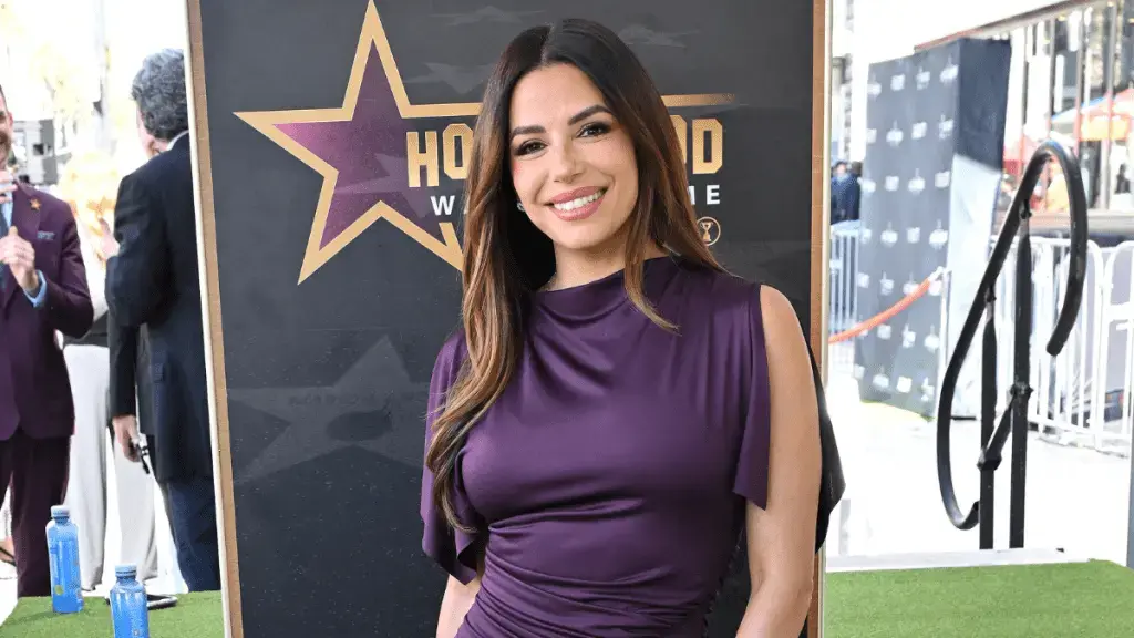 Eva Longoria Flaunts Curves in Figure-Hugging Dress