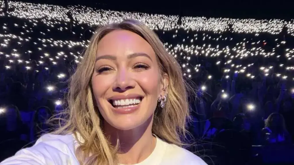 Hilary Duff Dazzles in Metallic Blue on 'Lucky Me' Tour