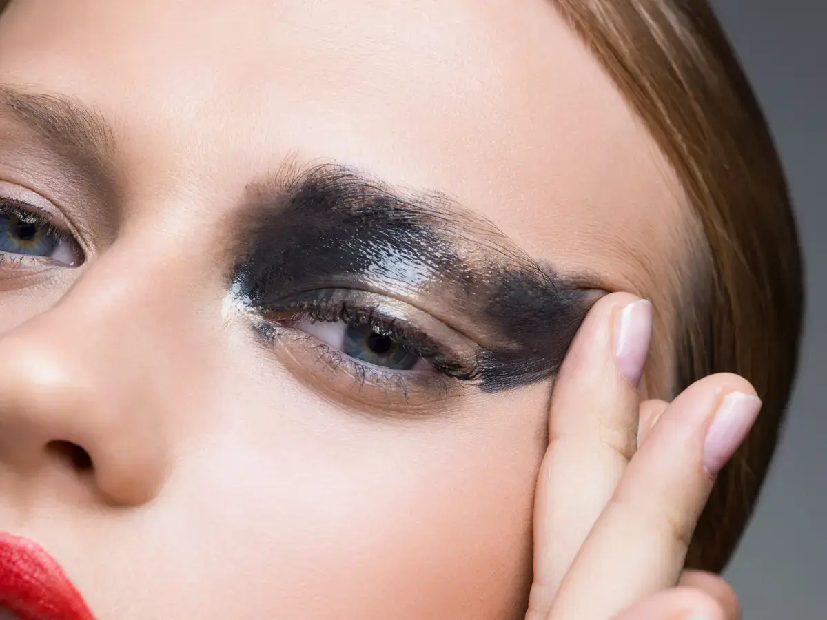 How to Gently Remove Waterproof Mascara and Protect Your Lashes
