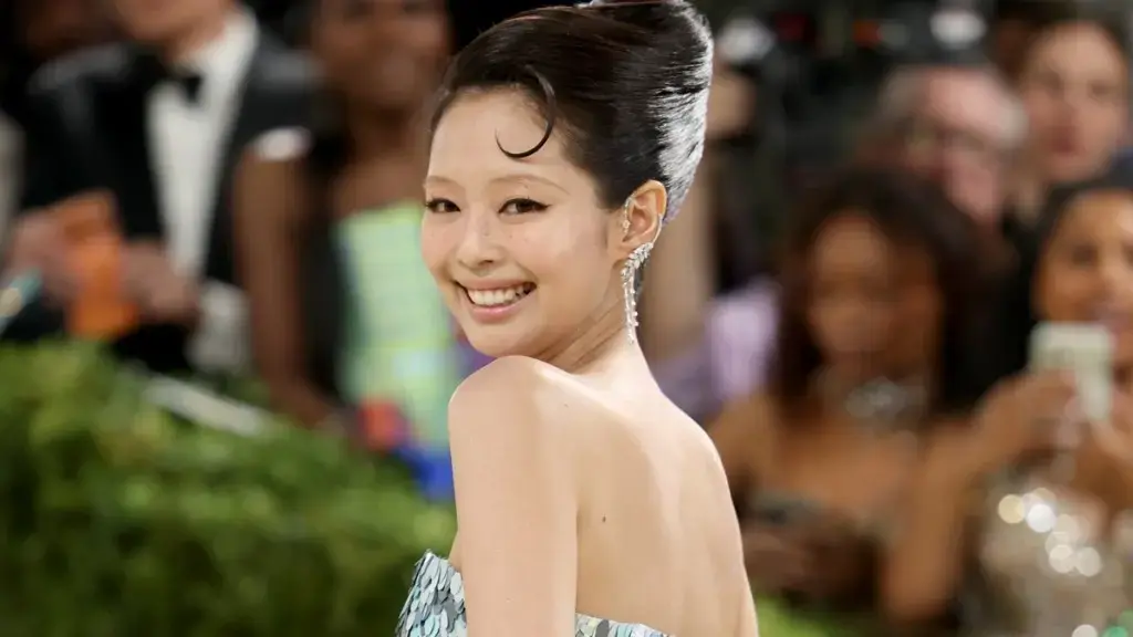 Jennie's Bold Fashion Choice for Cosmopolitan Magazine