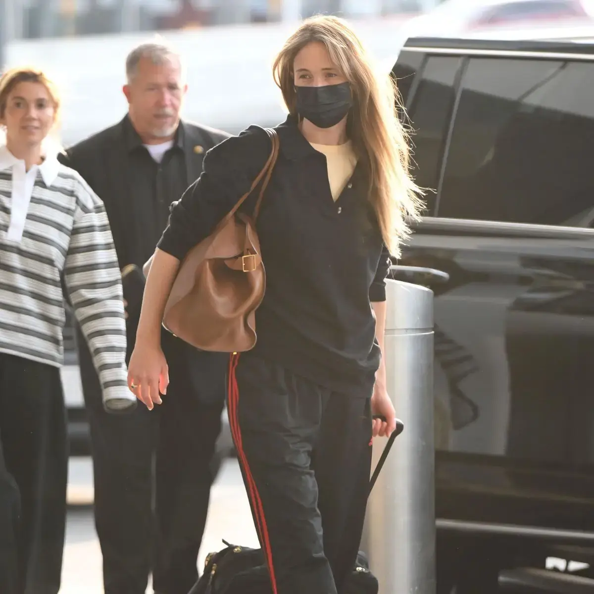 Jennifer Lawrence's Airport Style Sparks Contrast