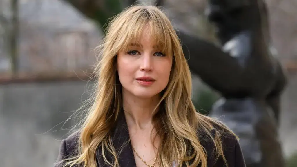 Jennifer Lawrence's Bold NYC Street Style Draws Attention