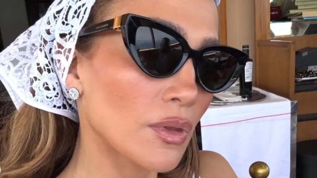 Jennifer Lopez Stuns in Daring Micro-Mini Dress