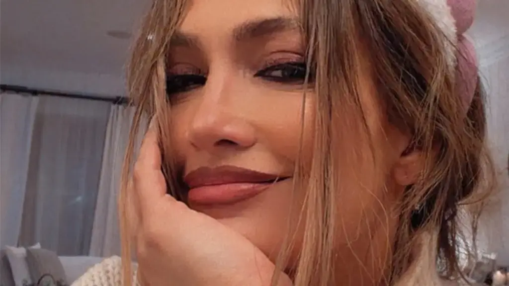 Jennifer Lopez Stuns in Nude Bodysuit