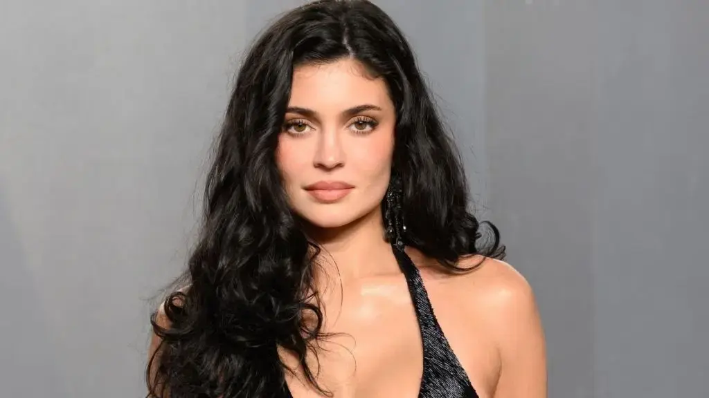Kylie Jenner Flaunts Daring Corset