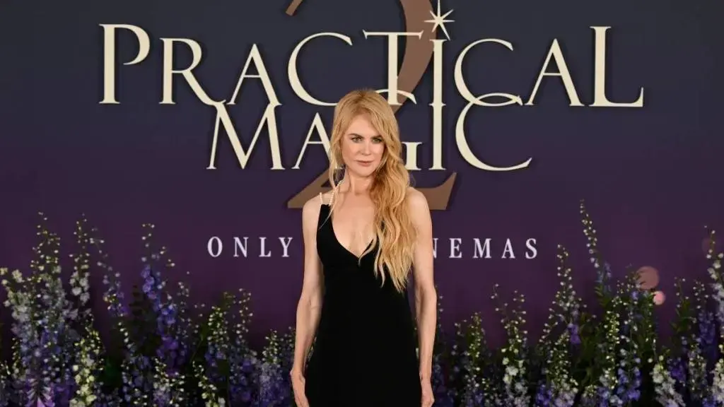 Nicole Kidman Wows in Fragile Pearl-Strung Chanel Gown
