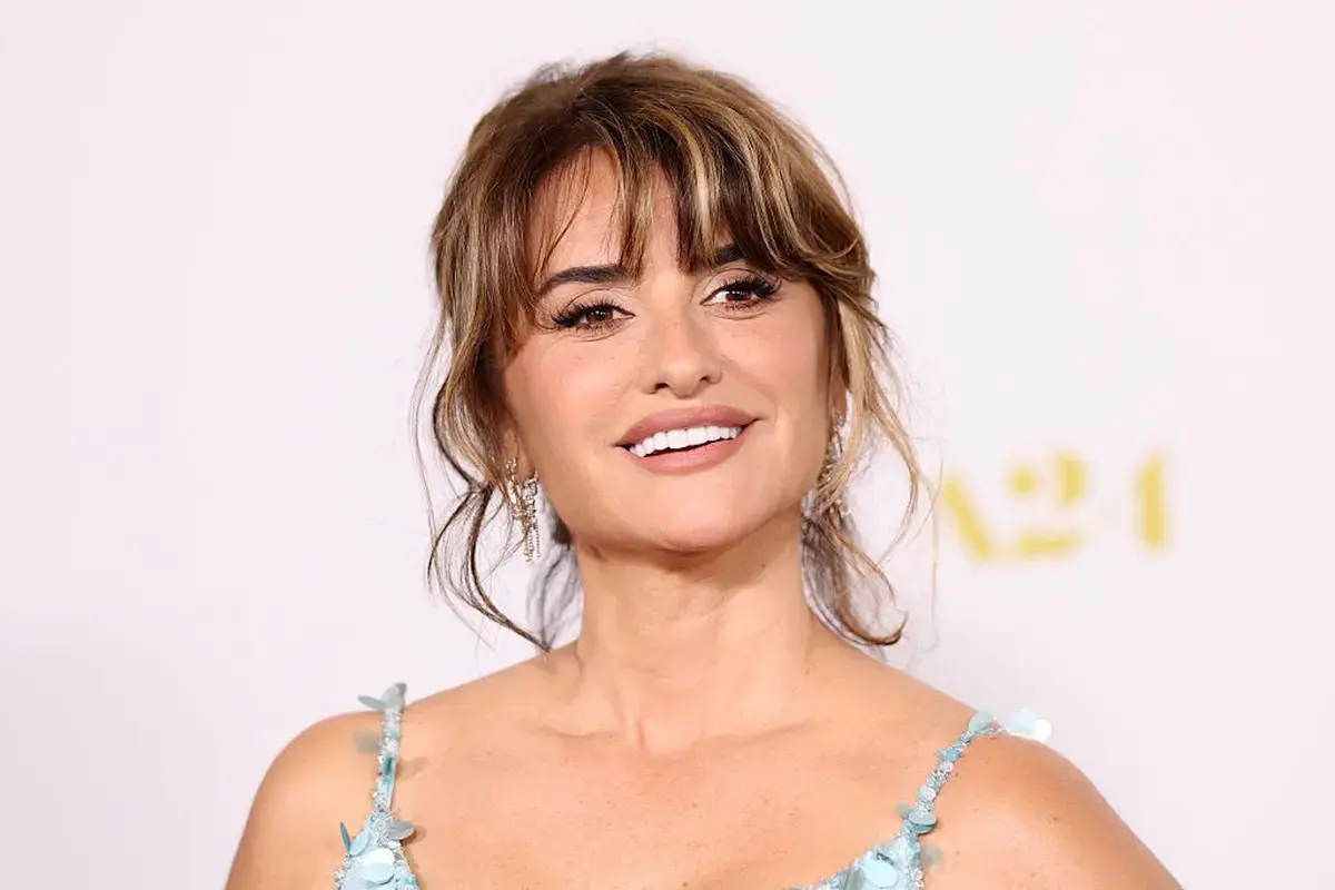 Penélope Cruz Shines in Baby-Blue Chanel