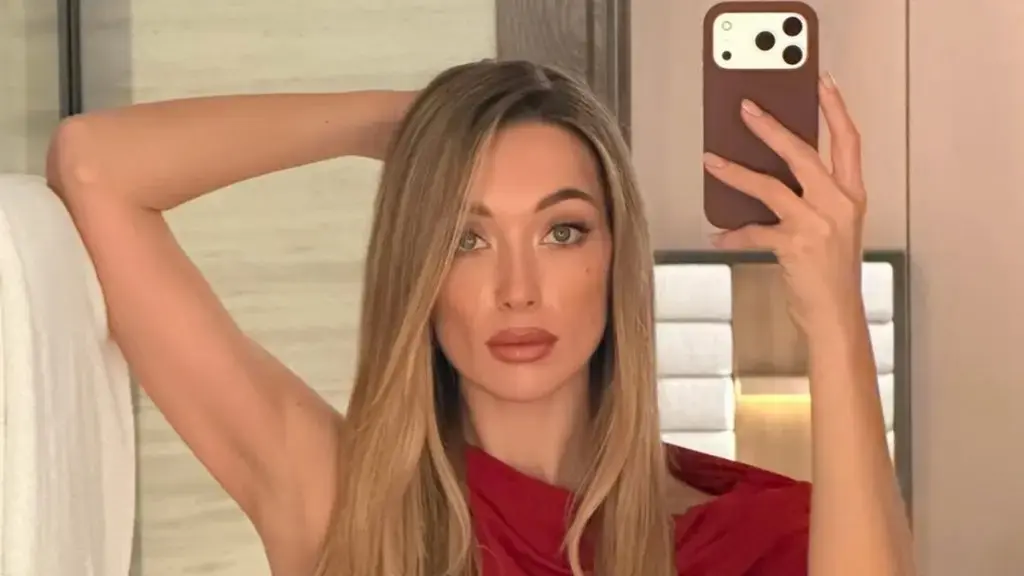 Penny Lane Sizzles in New Bikini Selfie