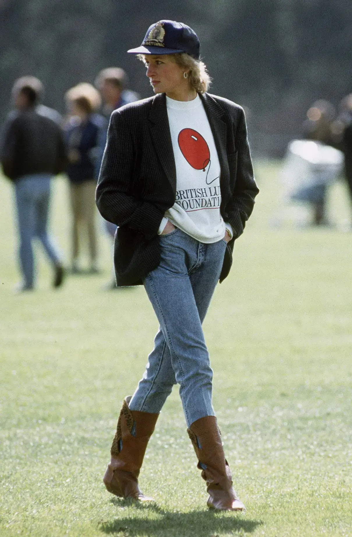 Princess Diana redefined autumn fashion through her iconic cold-weather style choices. Her wardrobe featured distinctive items that became synonymous with the season. These looks remain influential decades after her passing. The late princess demonstrated a unique approach to layering and texture. Her aesthetic blended practicality with high-end elegance. This combination set her apart from other royals of her era