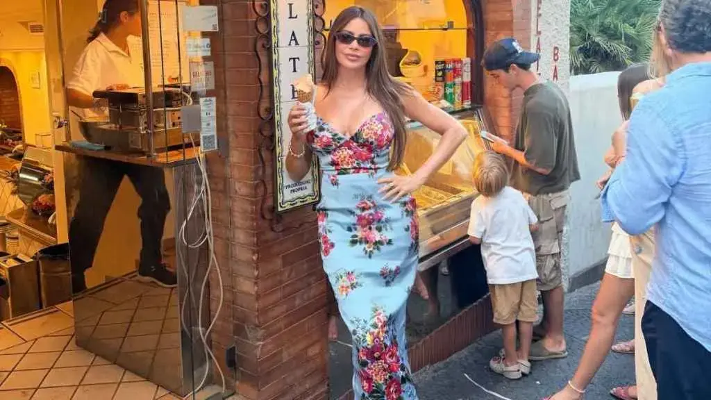 Sofia Vergara Dazzles in Striking Italian Getaway Outfit