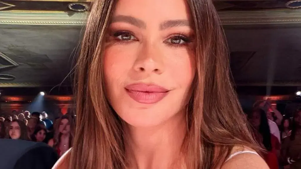 Sofia Vergara Returns to America’s Got Talent With Dazzling Sequin Look