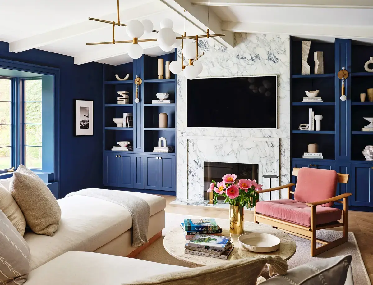 Stylish Bookshelf Decor: Tips from Designers