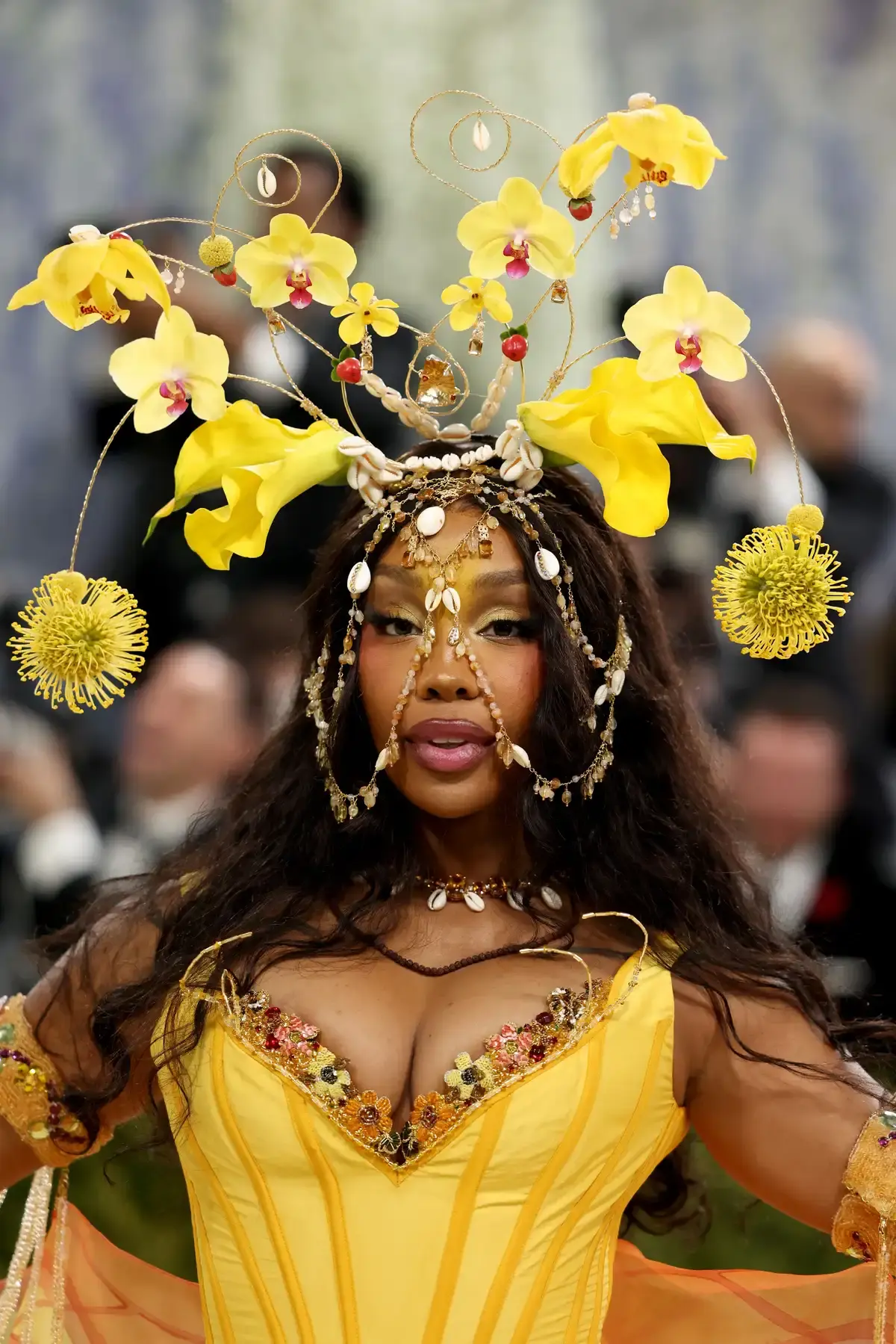 SZA’s Golden Glow Defined Met Gala Beauty