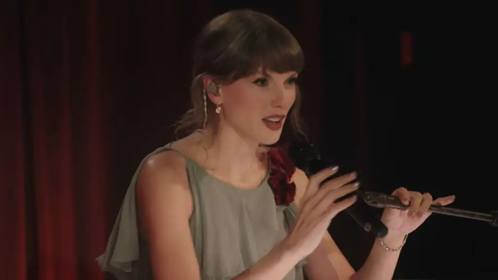 Taylor Swift Elevates Ethereal Gown With $35,000 Retrouvai Earrings