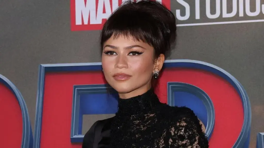 Zendaya Captivates Fans With Arachnid-Inspired Jewelry in Mexico