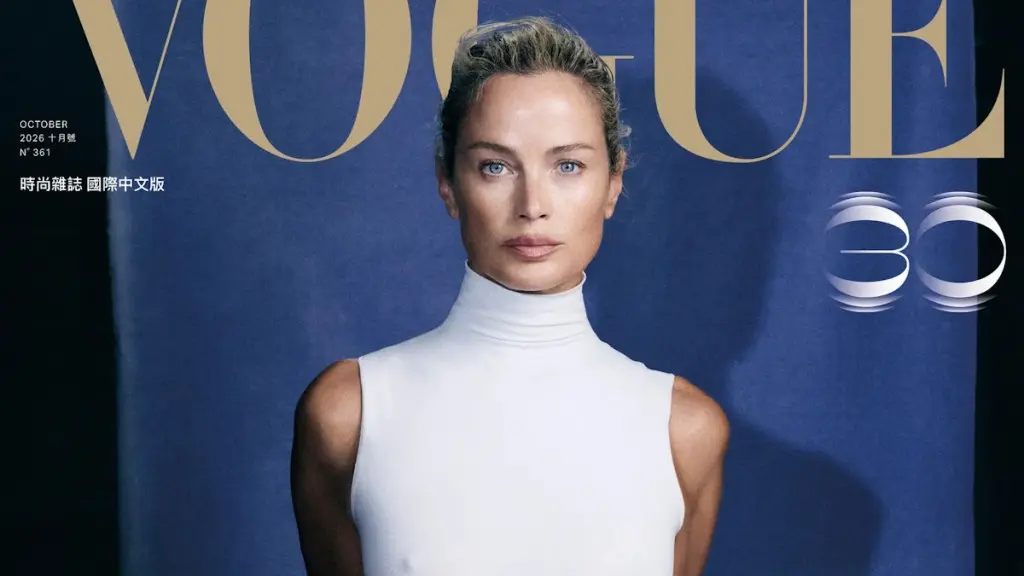 Carolyn Murphy Poses for Vogue Taiwan October Cover
