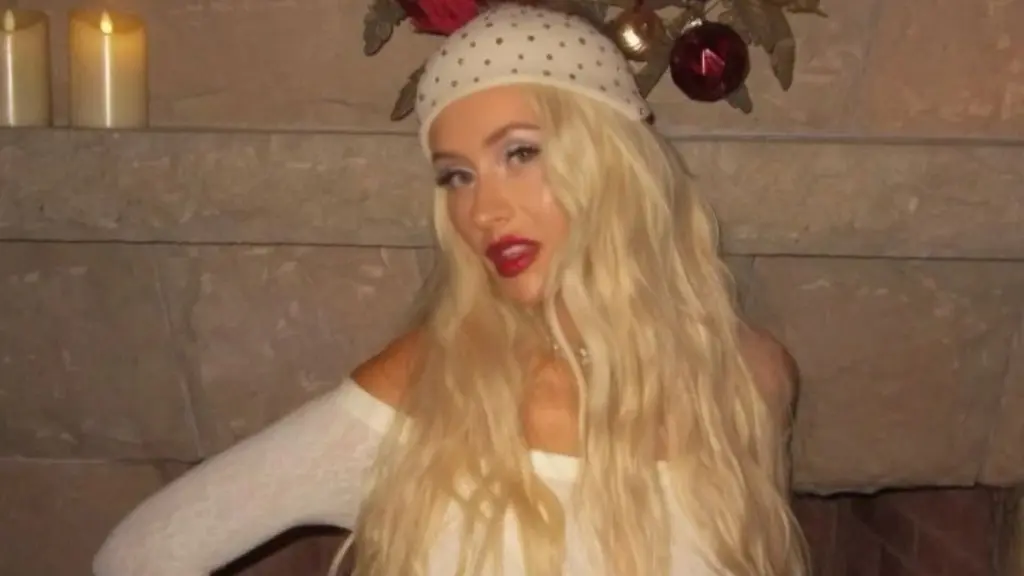 Christina Aguilera Turns Heads With Bold Versace Style in Portofino