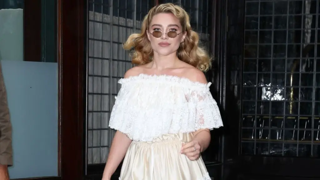 Florence Pugh Stuns in Lace Mini Dress While Promoting „East of Eden” in New York
