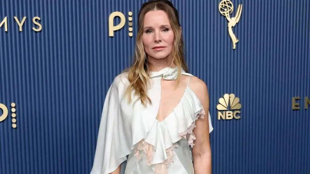 Kristen Bell Wore a Romantic Lace Gown to the 2026 Emmys
