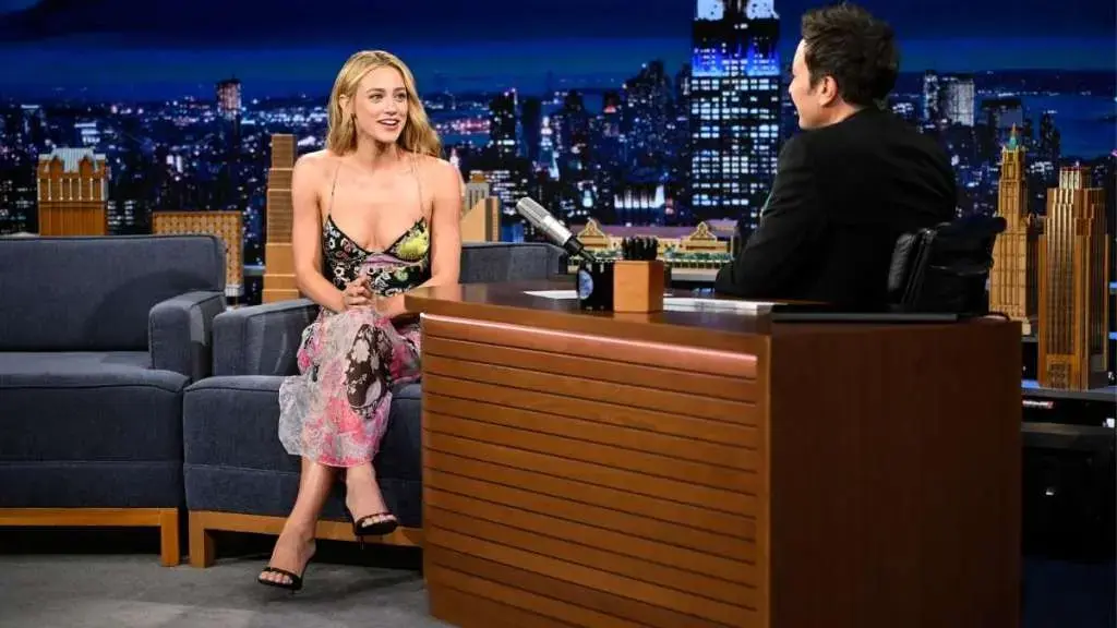 Lili Reinhart Stuns in Bold Printed Ensemble on The Tonight Show