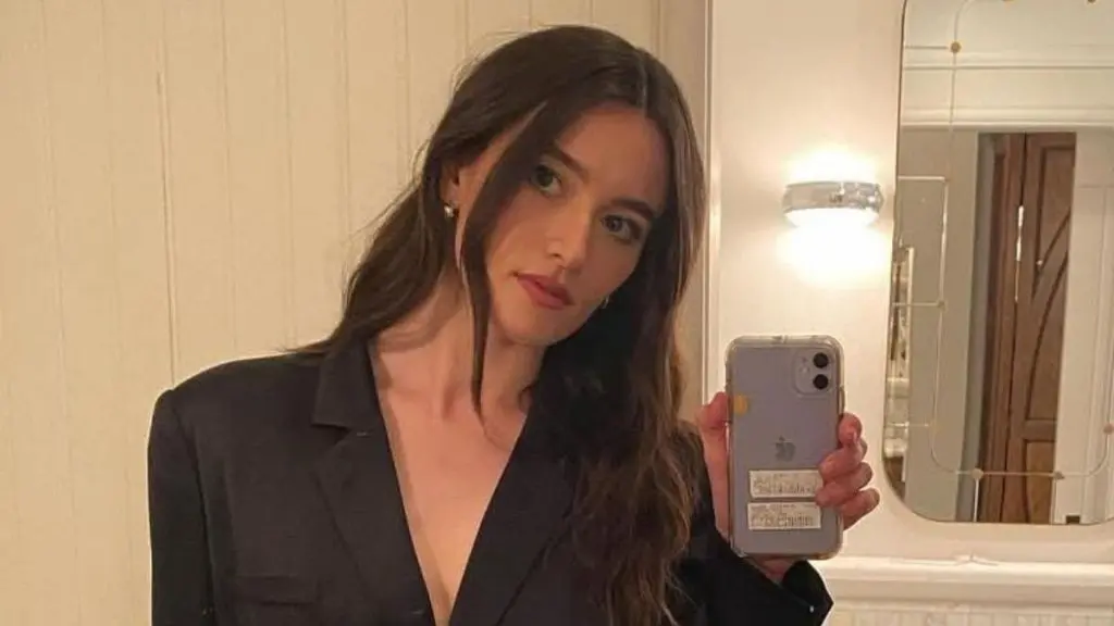 Sarah Pidgeon Stuns in Purple Chanel Gown at Emmys