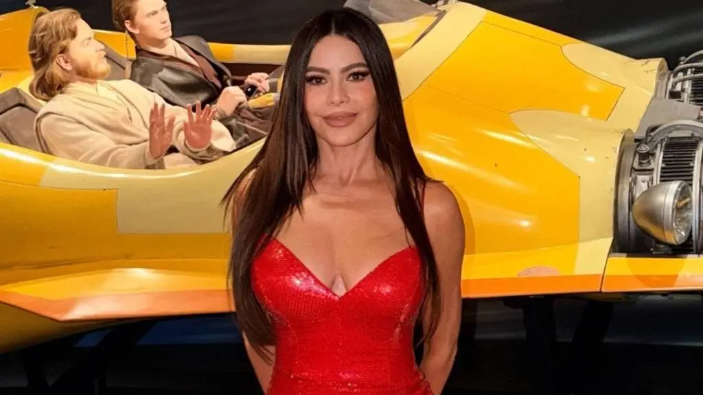 Sofia Vergara Stuns in Crimson Gown at Los Angeles Art Gala