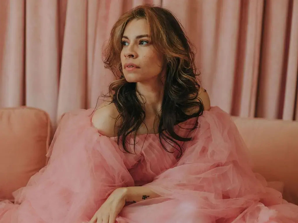 Cara Jade Myers Rediscovers Confidence Through Fashion After Breast Cancer Diagnosis