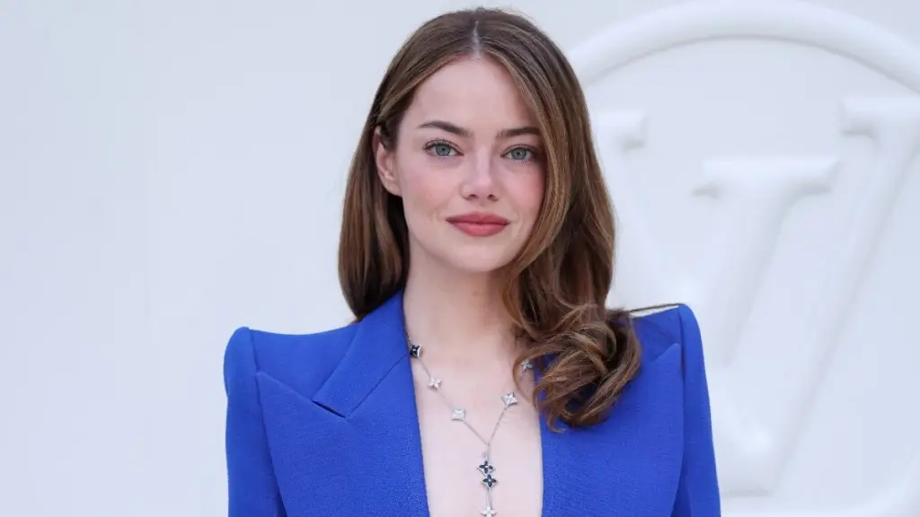 Emma Stone Shines in Louis Vuitton’s Electric Blue Micro Miniskirt at Paris Fashion Week