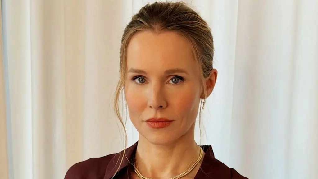 Kristen Bell Turns Heads in Sheer Frankie Shop Shirt at „Nobody Wants This” Press Event