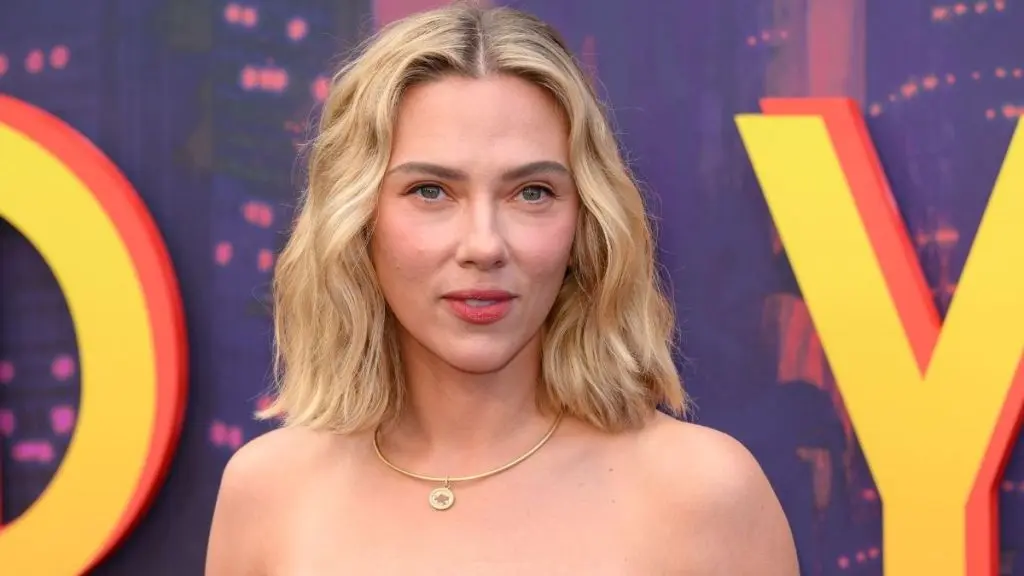 Scarlett Johansson Shines Bright in Scarlet Hermès